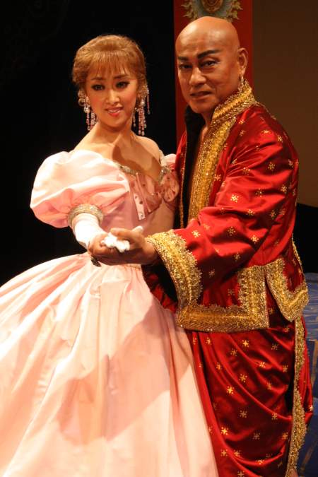 松平健が22年ぶりにシャム王に。『王様と私』全国公演がスタート | チケットぴあ[演劇 ミュージカル・ショー]