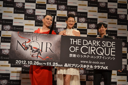 左から、ミッツ・マングローブ、冨永愛、デザイナー・森川マサノリ