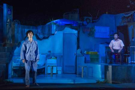 『阿呆の鼻毛で蜻蛉をつなぐ』舞台より　撮影：引地信彦