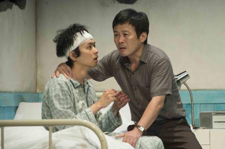 『阿呆の鼻毛で蜻蛉をつなぐ』舞台より　撮影：引地信彦