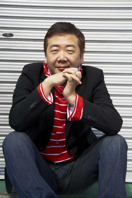 虚構の劇団の新作で 鴻上尚史が 不寛容 そのものをあぶり出す チケットぴあ 演劇 演劇