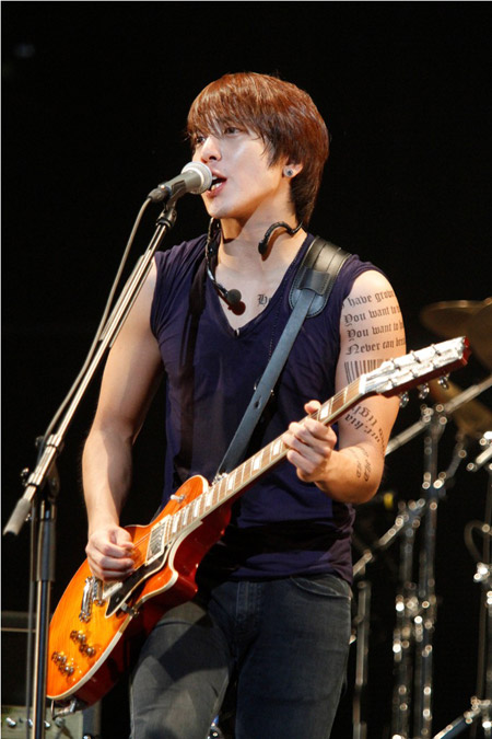 稀少】CNBLUE ヨンファ 使用ピック【レア】 稀少】CNBLUE ヨンファ