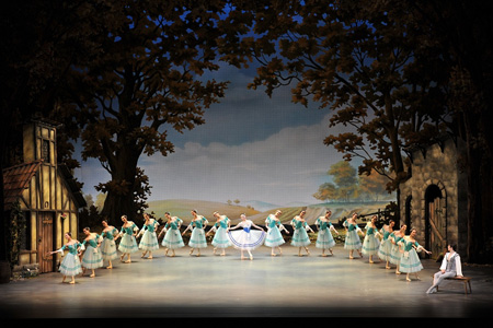 新国立劇場バレエ団『ジゼル』　　撮影：瀬戸秀美