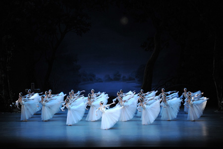 新国立劇場バレエ団『ジゼル』　　撮影：瀬戸秀美