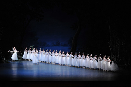 新国立劇場バレエ団『ジゼル』　　撮影：瀬戸秀美