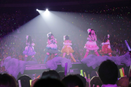 ももいろクローバーZ　　photo by hajime kamiiisaka