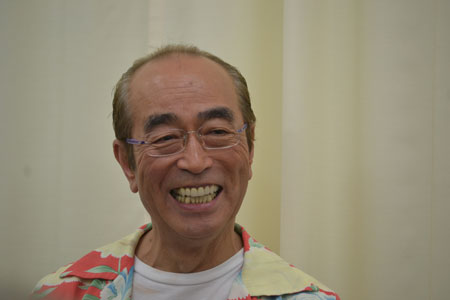 記者会見の模様