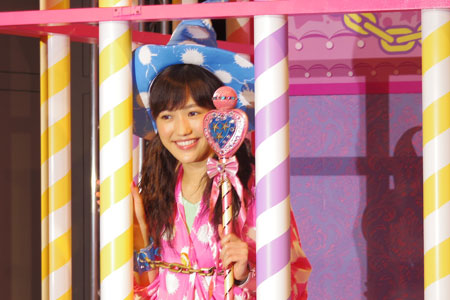 魔法少女・まゆゆに扮した、渡辺麻友