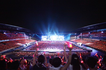 東方神起、海外歌手初の日産スタジアム単独公演 「新しい歴史を皆さん