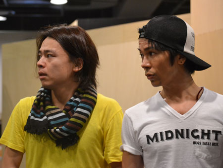 公開稽古より。中川晃教、武田真治