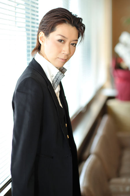 凰稀かなめ　　撮影：奥村達也