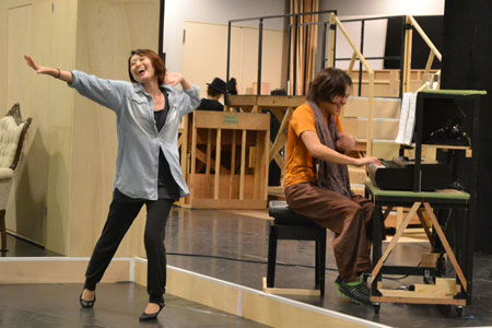 a new musical『SONG WRITERS』稽古場より。中川晃教、島袋寛子