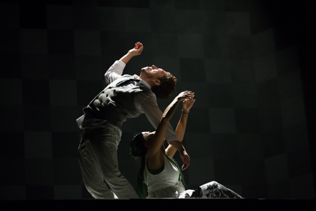 『コズミック・ビート』（大阪公演舞台写真より）