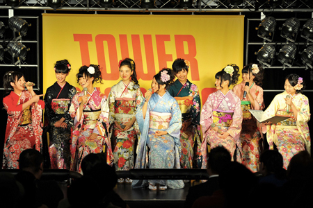 東京パフォーマンスドール (衣装協力：晴れ着の丸昌