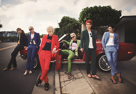 TEENTOPが来場者をお・み・お・く・り (C)TOP MEDIA