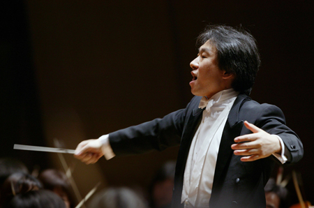 梅田俊明　撮影：三浦興一　写真提供：東京都交響楽団
