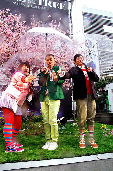 アルバム発売を記念して乾杯「We are T」