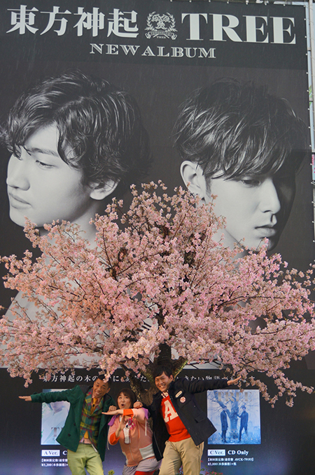 “4枚目”のジャケット撮影ことフォトセッション　黒沢のポーズは「We are T」