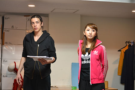 左から、汐崎アイル、愛原実花