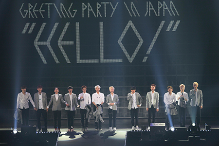 EXO　左からクリス、チャンヨル、ディオ、レイ、ルハン、カイ、スホ、ベクヒョン、セフン、チェン、シウミン、タオ