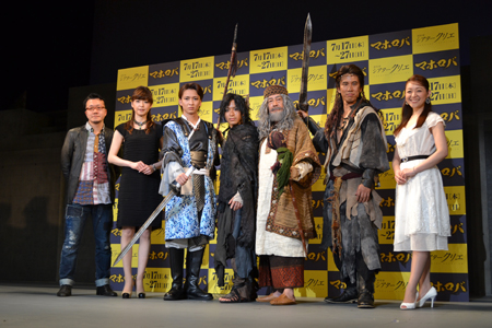 会見より。左から、西森英行、彩輝なお、佐々木喜英、村井良大、大和田獏、清水順二、彩乃かなみ