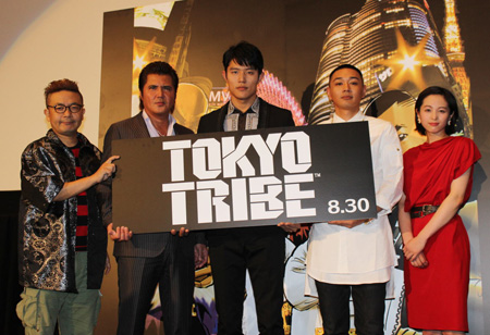 鈴木亮平、園子温監督と初タッグ作完成に喜び | チケットぴあ[映画 邦画]