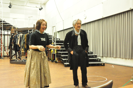 新国立劇場演劇『三文オペラ』稽古場より。　　撮影：黒豆直樹