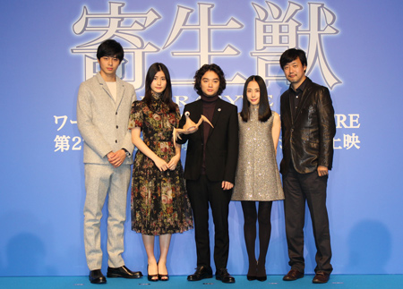 寄生獣　　監督　山崎貴　　キャスト　染谷将太、深津絵里、橋本愛、東出昌大 qqffhab 映画『寄生獣』主題歌はバンプ書き下ろし新曲 | チケットぴあ[映画 邦画]