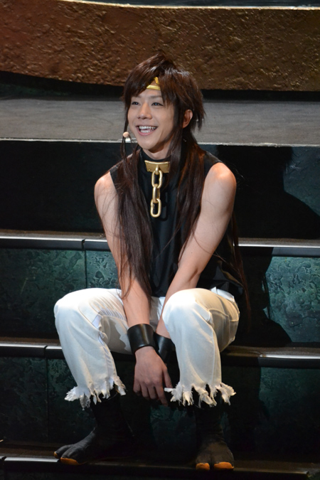 俳優 鈴木拡樹が舞台 最遊記 の意気込みを語る チケットぴあ 演劇 演劇