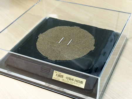 本物の砂、土、俵を使用！「大相撲土俵グッズ」発売 | チケット