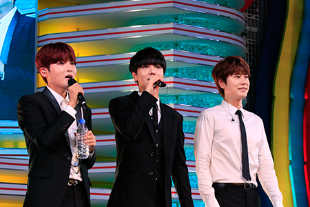 SUPER JUNIOR-K.R.Y.、めざましライブで「“眠い”ライブに来て