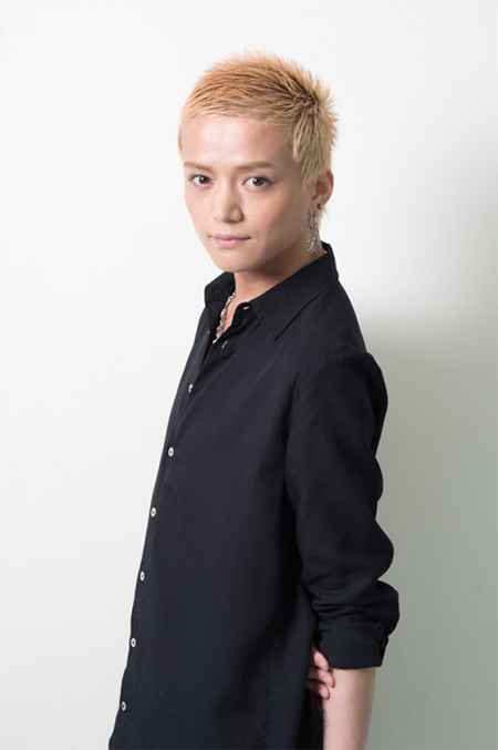 三浦涼介　シャツ：kujaku　パンツ：RE QUALITY　シューズ：SHOE BAR　撮影：後藤麻由香　