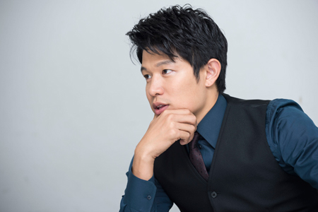 鈴木亮平　　撮影：中川有紀子