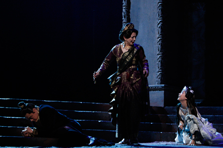 三島由紀夫の世界を鈴木亮平が肉体美で体現 チケットぴあ 演劇 演劇