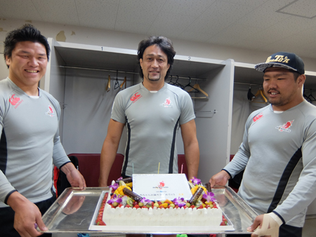 (写真左より)立川理道、大野均、堀江翔太 (C)JSRA