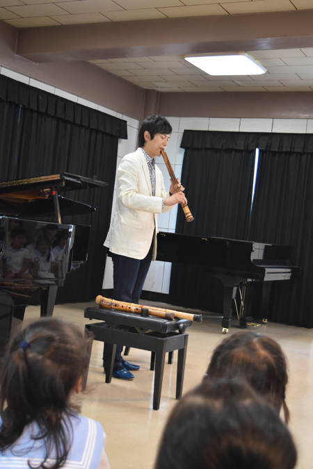 取材当日は、福岡市内の幼稚園で演奏も