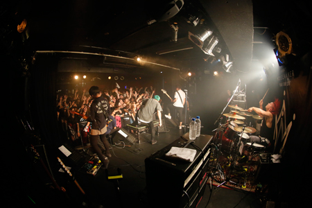 NOISEMAKER 撮影:大久保 啓示