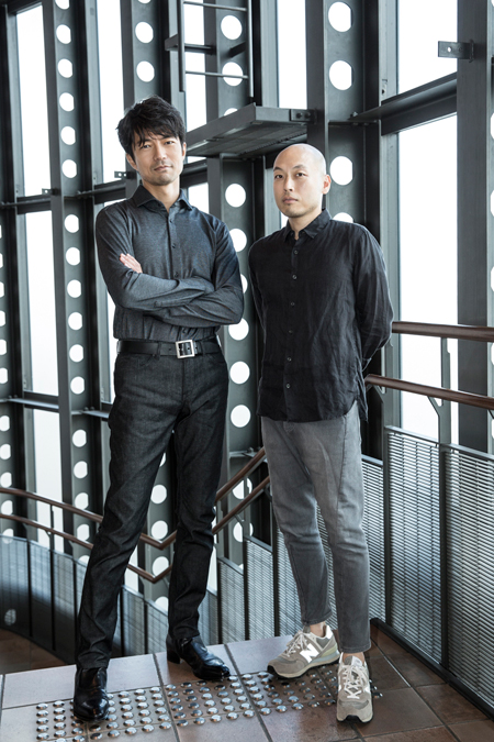 (画像左から）仲村トオル、前川知大 撮影：白井由香里