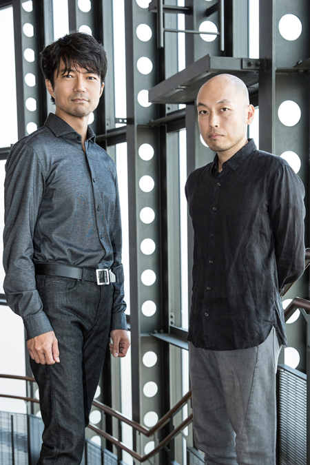 (画像左から）仲村トオル、前川知大 撮影：白井由香里