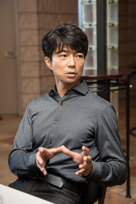 仲村トオル 撮影：白井由香里