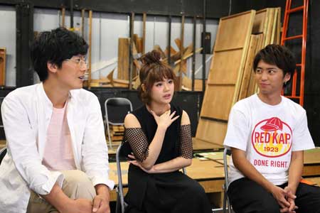 左から、宮原将護、新垣里沙、品川翔