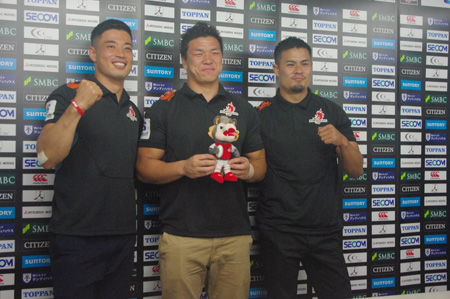 (写真左より) 山田章仁(パナソニック)、立川理道(クボタ)、田村優(キヤノン)