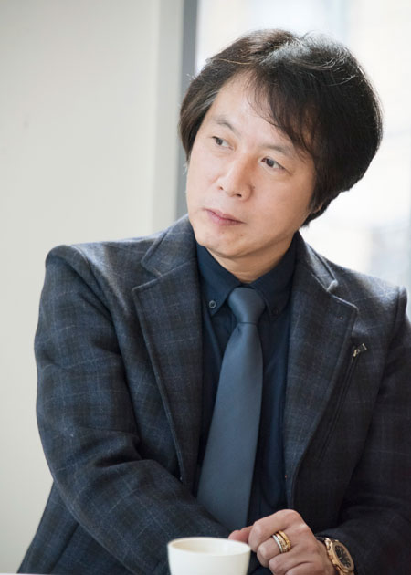 岡村俊一　　撮影：川野結李歌