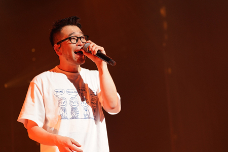 槇原敬之、ヒット曲満載の全国ツアースタート。追加公演も決定
