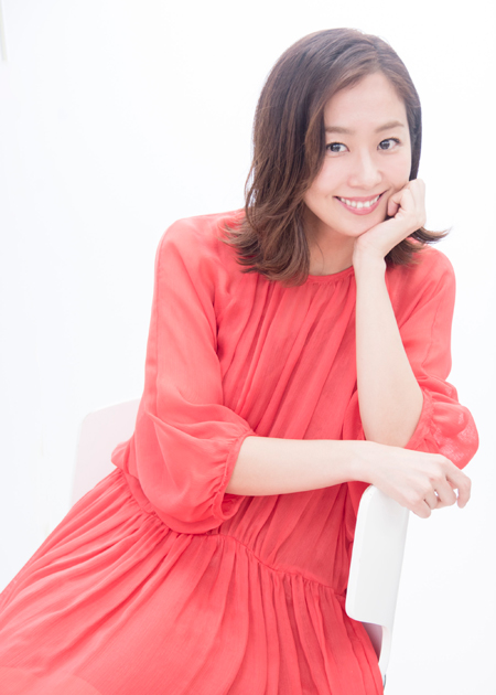 優香 撮影:川野結李歌 スタイリスト:梅山弘子 ヘアメイク:木部明美 ピアス ¥9,000/ソコ(メゾン イエナ/03-5731-8841) ハイヒール スタイリスト私物