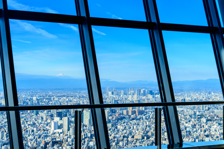 富士山を望む機会の多い冬場の天望デッキからの眺望／(C)TOKYO-SKYTREE