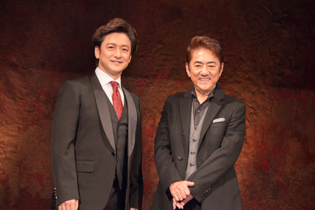 （画像左から）石丸幹二、市村正親 撮影:川野結李歌