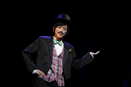 「今、僕は六本木の交差点に立つ」
