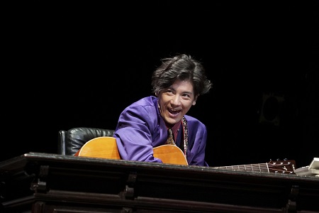 「今、僕は六本木の交差点に立つ」