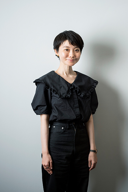 藤野可織　(C)佐山順丸